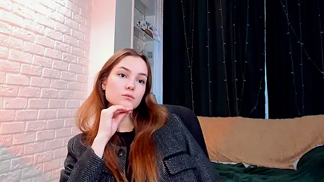 Snapshot of LouiseFlower_ chatting on December 2, 2025, 7:14 am LouiseFlower online show from December 2, 2025, 7:14 am