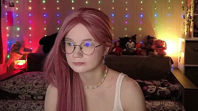 Kitty smalltits online show from March 4, 2026, 6:08 am