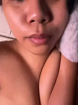 Snapshot of Margaux4U chatting on April 24, 2026, 4:04 am Margaux4U online show from April 24, 2026, 4:04 am