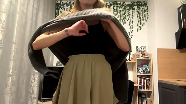 Snapshot of _VlalV_ chatting on December 1, 2025, 3:06 pm VlalV online show from December 1, 2025, 3:06 pm