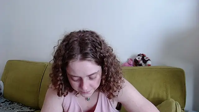 Snapshot of DeliaBlew chatting on May 20, 2026, 4:46 pm DeliaBlew online show from May 20, 2026, 4:46 pm