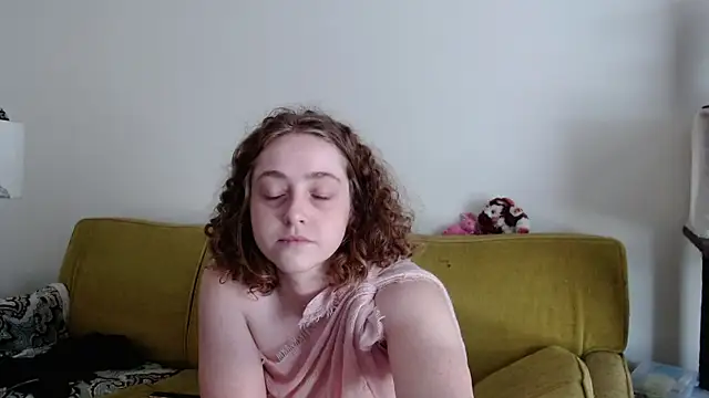 Snapshot of DeliaBlew chatting on May 21, 2026, 4:47 pm DeliaBlew online show from May 21, 2026, 4:47 pm
