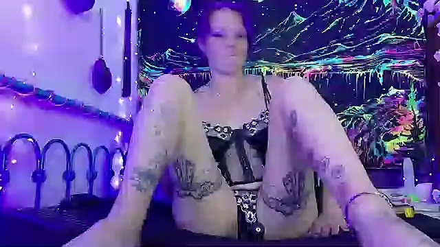 Snapshot of Freckleangel69 chatting on June 18, 2026, 1:17 am Freckleangel69 online show from June 18, 2026, 1:17 am