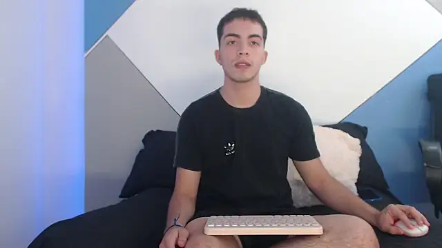 Snapshot of Bruno_steel1 chatting on December 2, 2025, 1:28 pm Bruno steel1 online show from December 2, 2025, 1:28 pm