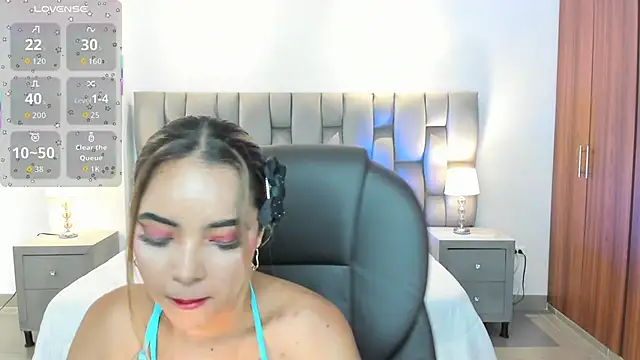 Snapshot of alana_martiins chatting on April 4, 2026, 7:33 pm alana martiins online show from April 4, 2026, 7:33 pm