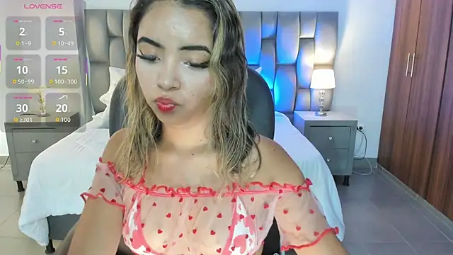 Snapshot of alana_martiins chatting on April 5, 2026, 7:22 pm alana martiins online show from April 5, 2026, 7:22 pm