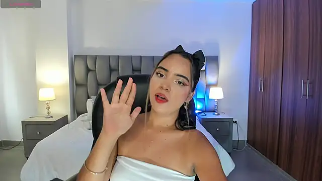 Snapshot of alana_martiins chatting on April 15, 2026, 7:21 pm alana martiins online show from April 15, 2026, 7:21 pm
