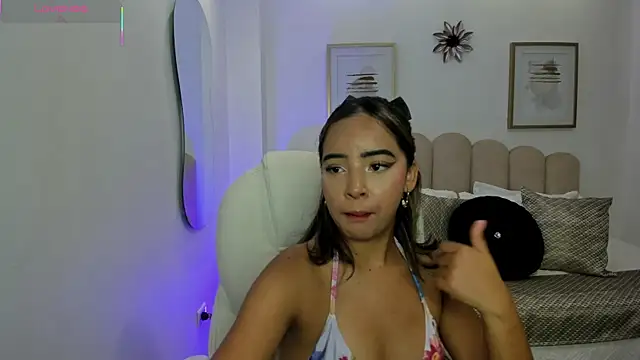 Snapshot of alana_martiins chatting on April 21, 2026, 7:39 pm alana martiins online show from April 21, 2026, 7:39 pm