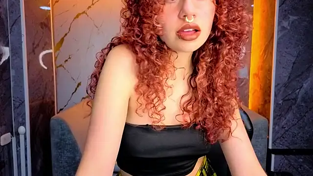 Snapshot of Merida_b chatting on December 3, 2025, 8:07 pm Merida b online show from December 3, 2025, 8:07 pm