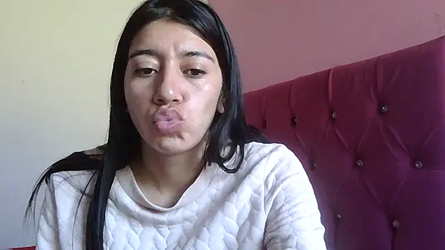 Snapshot of TaylorLove- chatting on December 16, 2025, 1:05 pm TaylorLove- online show from December 16, 2025, 1:05 pm