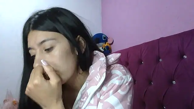 Snapshot of TaylorLove- chatting on December 17, 2025, 1:11 am TaylorLove- online show from December 17, 2025, 1:11 am