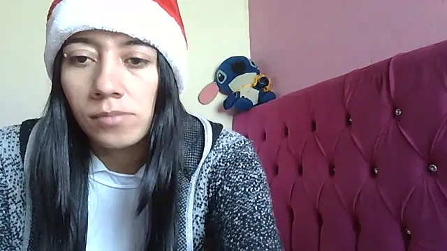 Snapshot of TaylorLove- chatting on December 18, 2025, 2:23 pm TaylorLove- online show from December 18, 2025, 2:23 pm