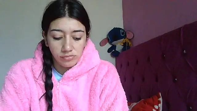 Snapshot of TaylorLove- chatting on January 15, 2026, 12:10 pm TaylorLove- online show from January 15, 2026, 12:10 pm