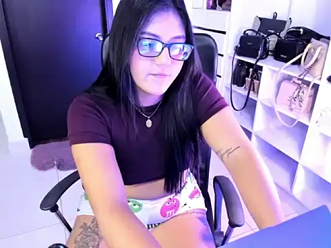 cristina697 online show from February 3, 2026, 4:21 am