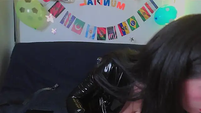 Snapshot of Erzsi-Moon chatting on June 17, 2026, 3:13 pm Erzsi-Moon online show from June 17, 2026, 3:13 pm