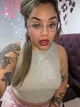 Snapshot of Lindalatina2001 chatting on May 28, 2026, 11:35 pm Lindalatina2001 online show from May 28, 2026, 11:35 pm