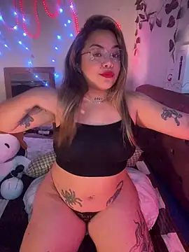 Snapshot of Lindalatina2001 chatting on June 4, 2026, 6:47 pm Lindalatina2001 online show from June 4, 2026, 6:47 pm