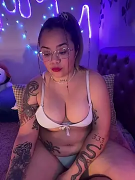 Snapshot of Lindalatina2001 chatting on June 6, 2026, 6:34 pm Lindalatina2001 online show from June 6, 2026, 6:34 pm