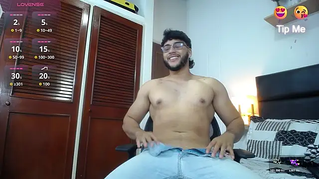 mike foxxx  online show from December 15, 2025, 1:04 pm