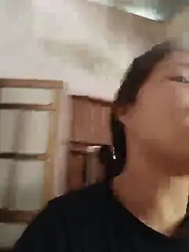 Snapshot of Pretty-haert chatting on July 7, 2026, 8:18 am Pretty-haert online show from July 7, 2026, 8:18 am
