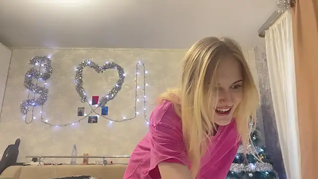 Snapshot of CelenFomes chatting on December 2, 2025, 7:57 am CelenFomes online show from December 2, 2025, 7:57 am