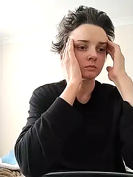 Amy01112 online show from April 19, 2026, 12:48 pm