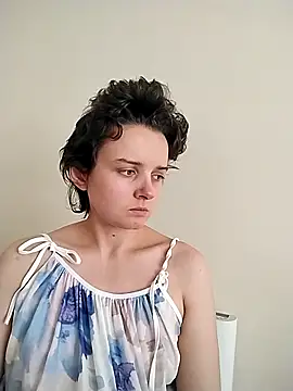 Amy01112 online show from May 28, 2026, 12:02 pm