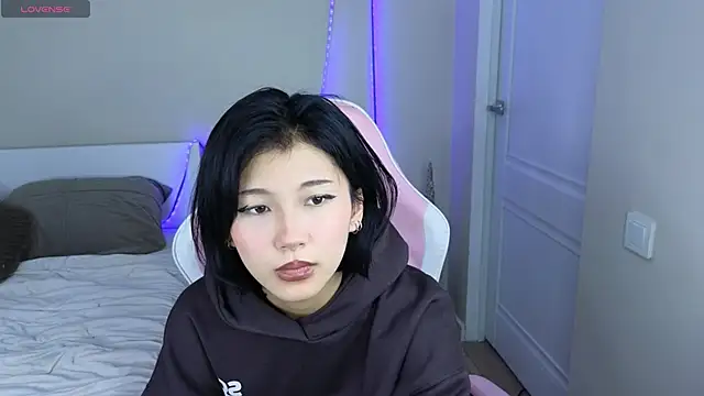 mimiicherry online show from February 26, 2026, 3:16 am