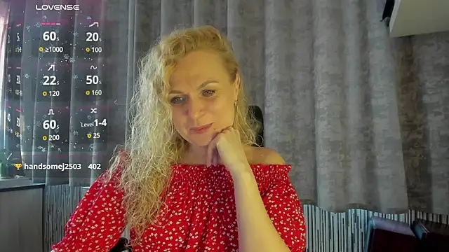 Snapshot of LanaLight_x chatting on March 11, 2026, 3:07 pm LanaLight x online show from March 11, 2026, 3:07 pm