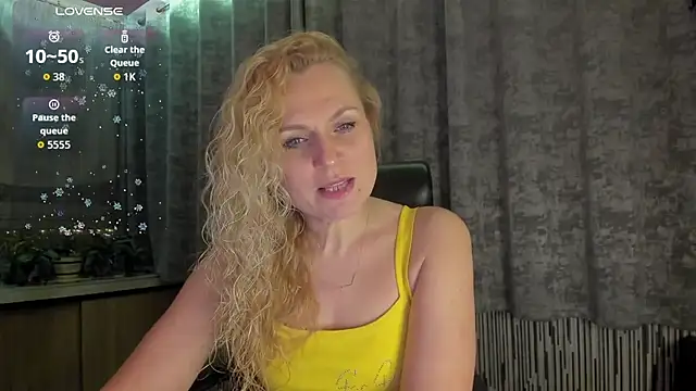 Snapshot of LanaLight_x chatting on March 13, 2026, 6:36 pm LanaLight x online show from March 13, 2026, 6:36 pm