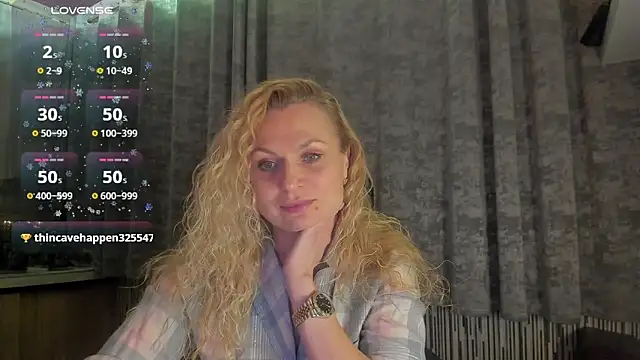 Snapshot of LanaLight_x chatting on April 9, 2026, 8:36 pm LanaLight x online show from April 9, 2026, 8:36 pm