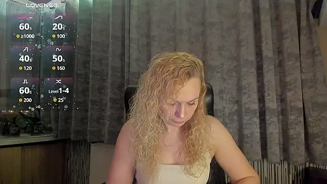 Snapshot of LanaLight_x chatting on April 10, 2026, 8:35 pm LanaLight x online show from April 10, 2026, 8:35 pm