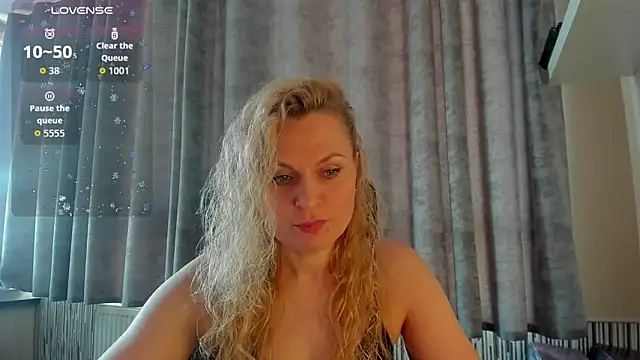 Snapshot of LanaLight_x chatting on April 12, 2026, 2:00 pm LanaLight x online show from April 12, 2026, 2:00 pm