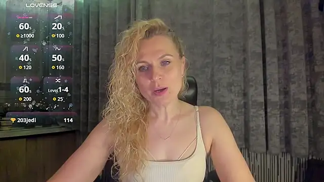 Snapshot of LanaLight_x chatting on April 13, 2026, 8:14 pm LanaLight x online show from April 13, 2026, 8:14 pm