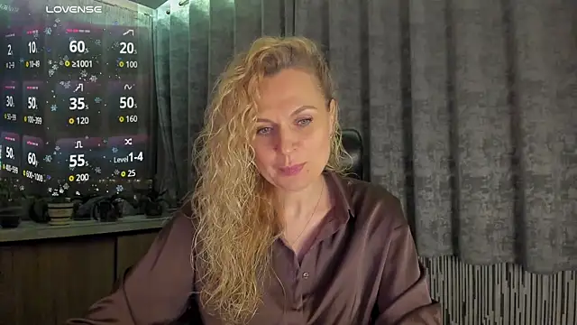 Snapshot of LanaLight_x chatting on May 1, 2026, 7:18 pm LanaLight x online show from May 1, 2026, 7:18 pm