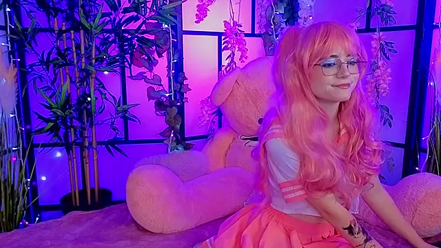 ReynaRey online show from December 2, 2025, 8:15 pm