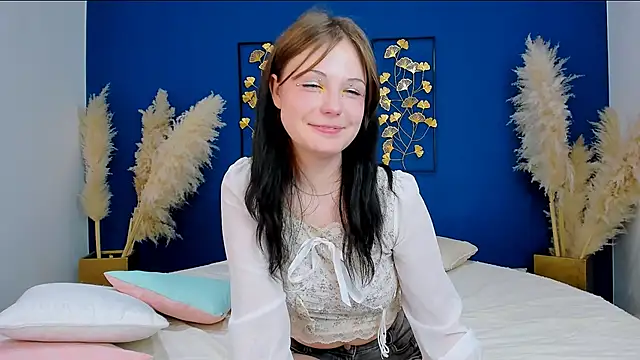 YONA WINK online show from February 8, 2026, 3:32 am