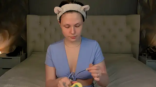 YONA WINK online show from April 1, 2026, 5:52 am