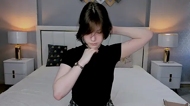 YONA WINK online show from April 6, 2026, 5:41 am