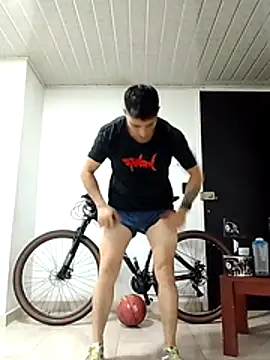 Snapshot of Yucasaurio chatting on December 1, 2025, 10:59 pm Yucasaurio online show from December 1, 2025, 10:59 pm