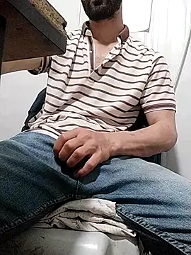 kral4531 online show from April 12, 2026, 11:32 pm