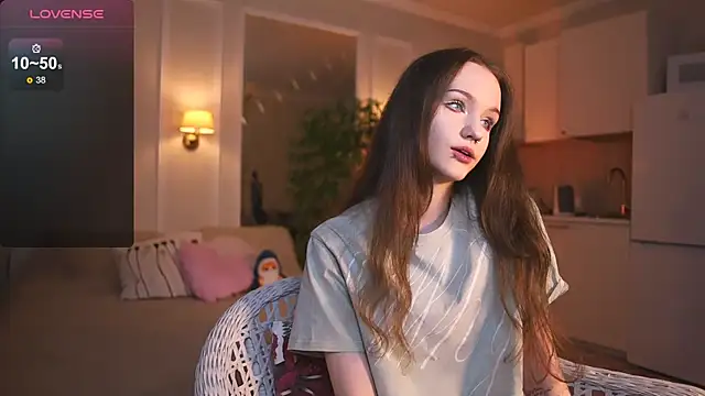 Snapshot of lunaice__ chatting on December 2, 2025, 8:08 am lunaice online show from December 2, 2025, 8:08 am