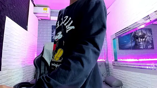 StormLuxX online show from December 5, 2025, 12:47 pm