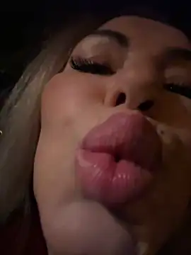 AnikaSunshine online show from April 17, 2026, 8:56 pm