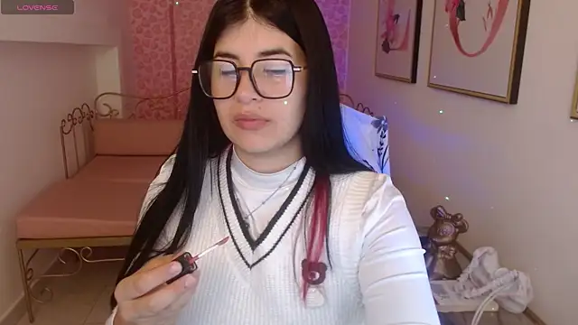 Nina harpper  online show from March 28, 2026, 1:11 pm