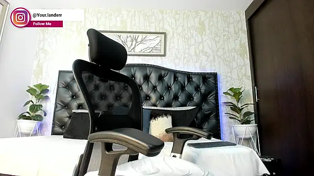 Lander Cruz online show from April 17, 2026, 8:34 pm