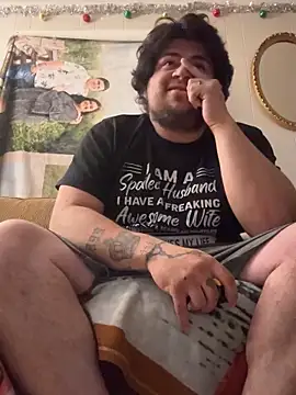 Snapshot of trever102 chatting on December 2, 2025, 3:01 am trever102 online show from December 2, 2025, 3:01 am