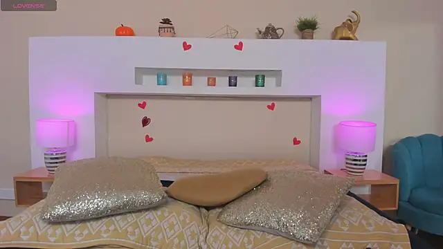 AnikaRomanoff  online show from April 23, 2026, 12:29 pm