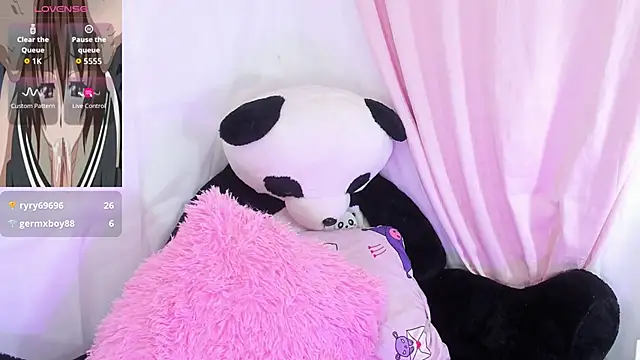 sofia shadow  online show from December 15, 2025, 5:44 am