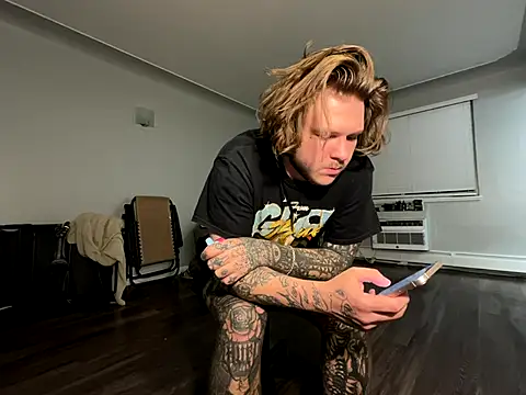 Snapshot of Tatertats chatting on December 2, 2025, 5:35 am Tatertats online show from December 2, 2025, 5:35 am